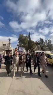 חברי המשמר הלאומי הדרוזי בא-סווידאא משתתפים בצעדה בכיכר...