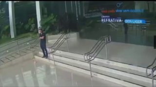 גבר בן 44 בברזיל, חיכה שנתיים להשתלת קרנית כדי להחזיר לעצמו את...