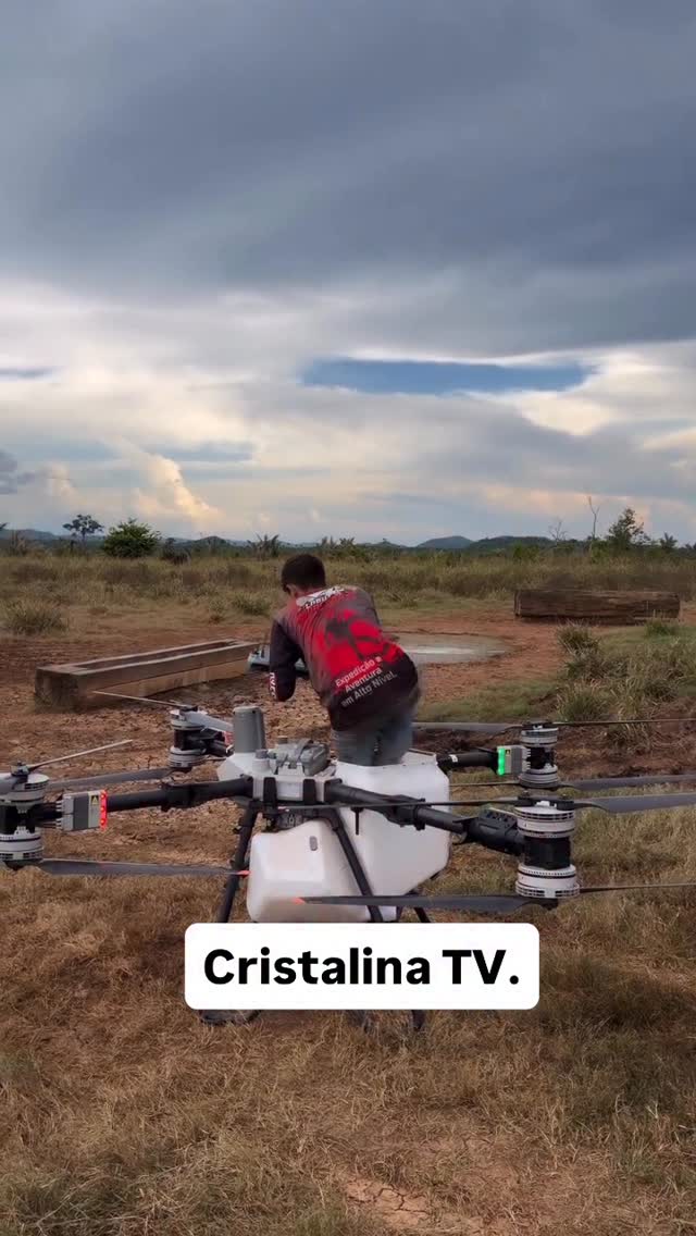 בסרטון שמשך תשומת לב נראה מפעיל מזל"ט המשמש להדברת חומרי...