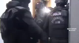 המודיעין הטורקי מפרסם סרטון המתעד את מעצרם של מרגלים שעבדו...