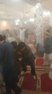 דאעש נטל אחריות על פיגוע במסגד באיסלאמאבאד, פקיסטן, מאות...