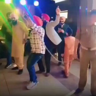 לא תאמינו אבל הבחור הזה קיבל אישור מיוחד בכלא בשביל להגיע...