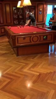 שולחן ביליארד מיוחד עם תיקון זווית אוטומטי בשביל חווית משחק...