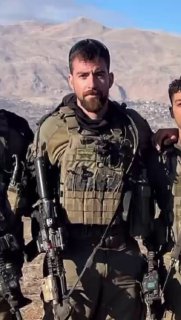 דור גבאי - סיירת גולני, מפלג. נפצע קשה ברפיח. איבד חיילים. נלחם...