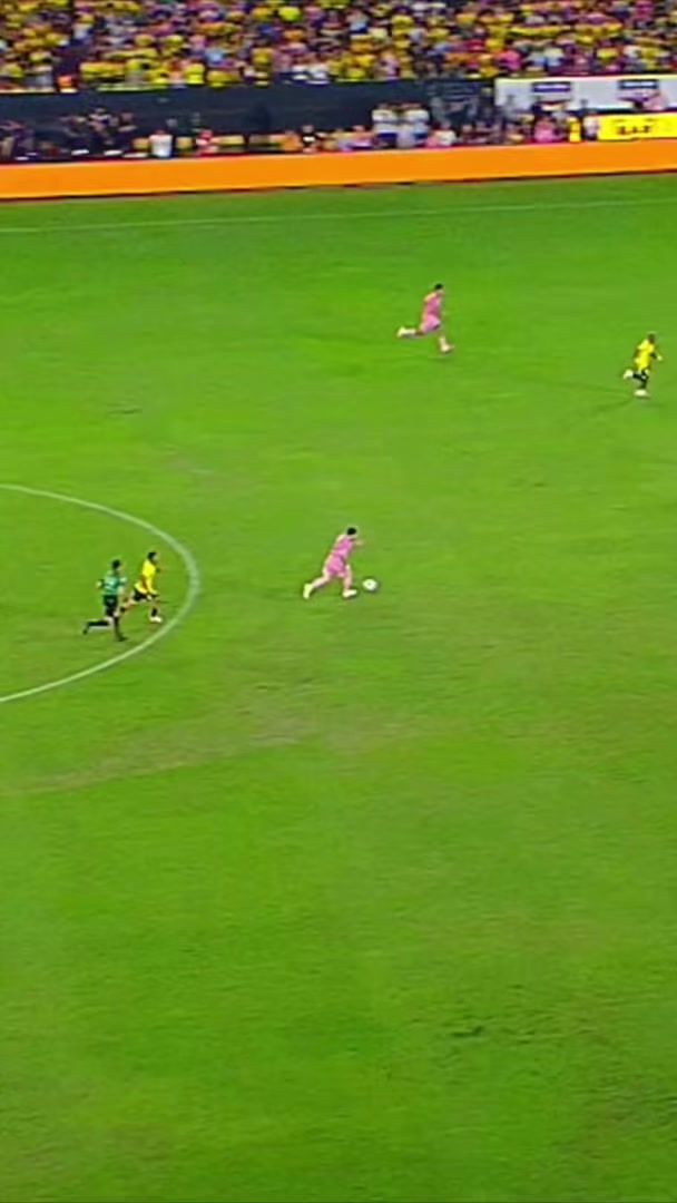 עוד יום במשרד אצל ליאו מסי עם שער ובישול 🔥...