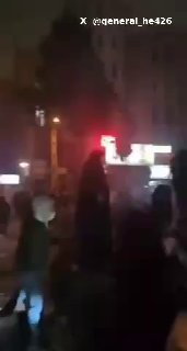 טהראן, בזמן ההפגנות הגדולות בחודש שעבר: וידאו חדש מציג אישה...