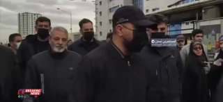 הרמטכ"ל האיראני, עבד א-רחים מוסאווי בתהלוכות ׳נצחון המהפכה׳...