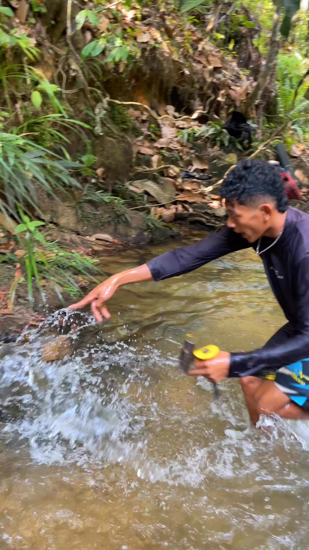 זה מדהים!!🔥 מצאתי עכשיו ערימה של גבישי זהב ואבני אודם בשווי...