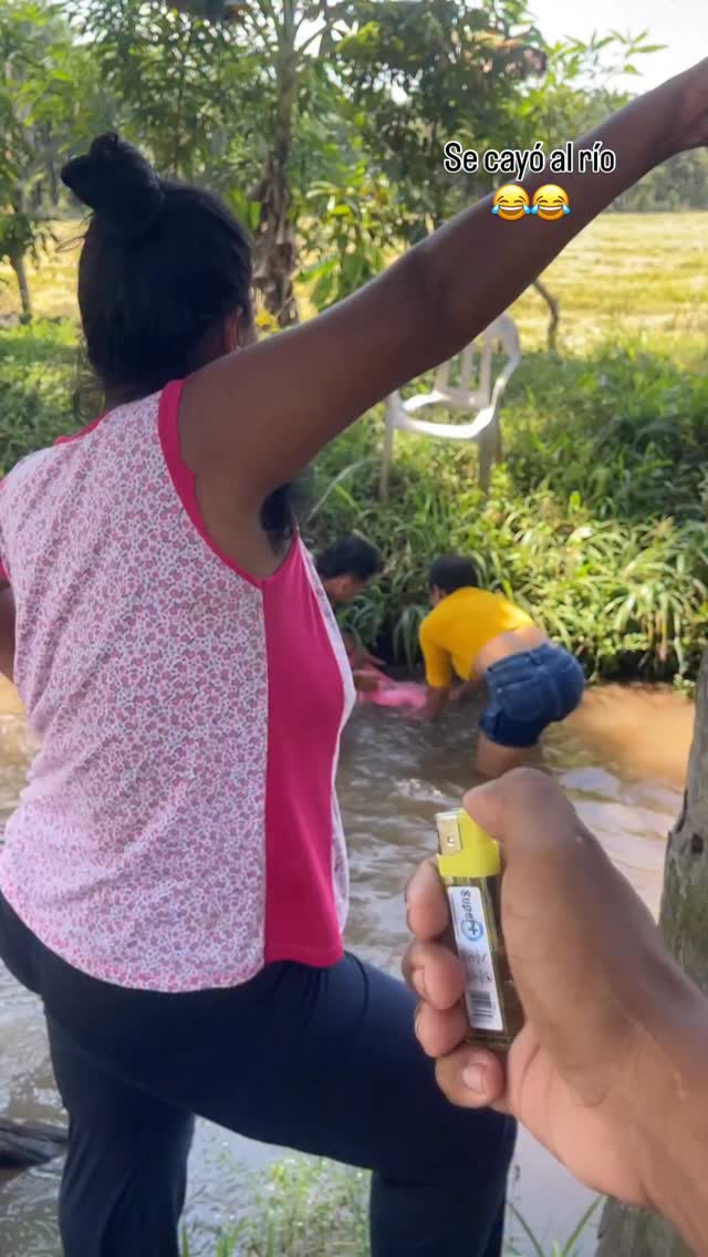 חחחח מה עשה לה 😂😂😂...