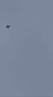 מטוס קרב F-16 של חיל האוויר האוקראיני מפיל באמצעות טיל אוויר...