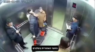 התיעוד הזה מגיע אלינו מסין. סוללה מתפוצצת במעלית....
