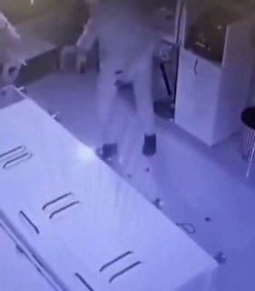 בטורקיה שדד אדם חנות תכשיטים ונמלט מזירת הפשע על... חמור — וזו...