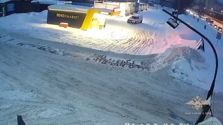 נער בן 13 הצית תחנת דלק באלקטרוסטל ליד מוסקבה בהנחיית רמאים...