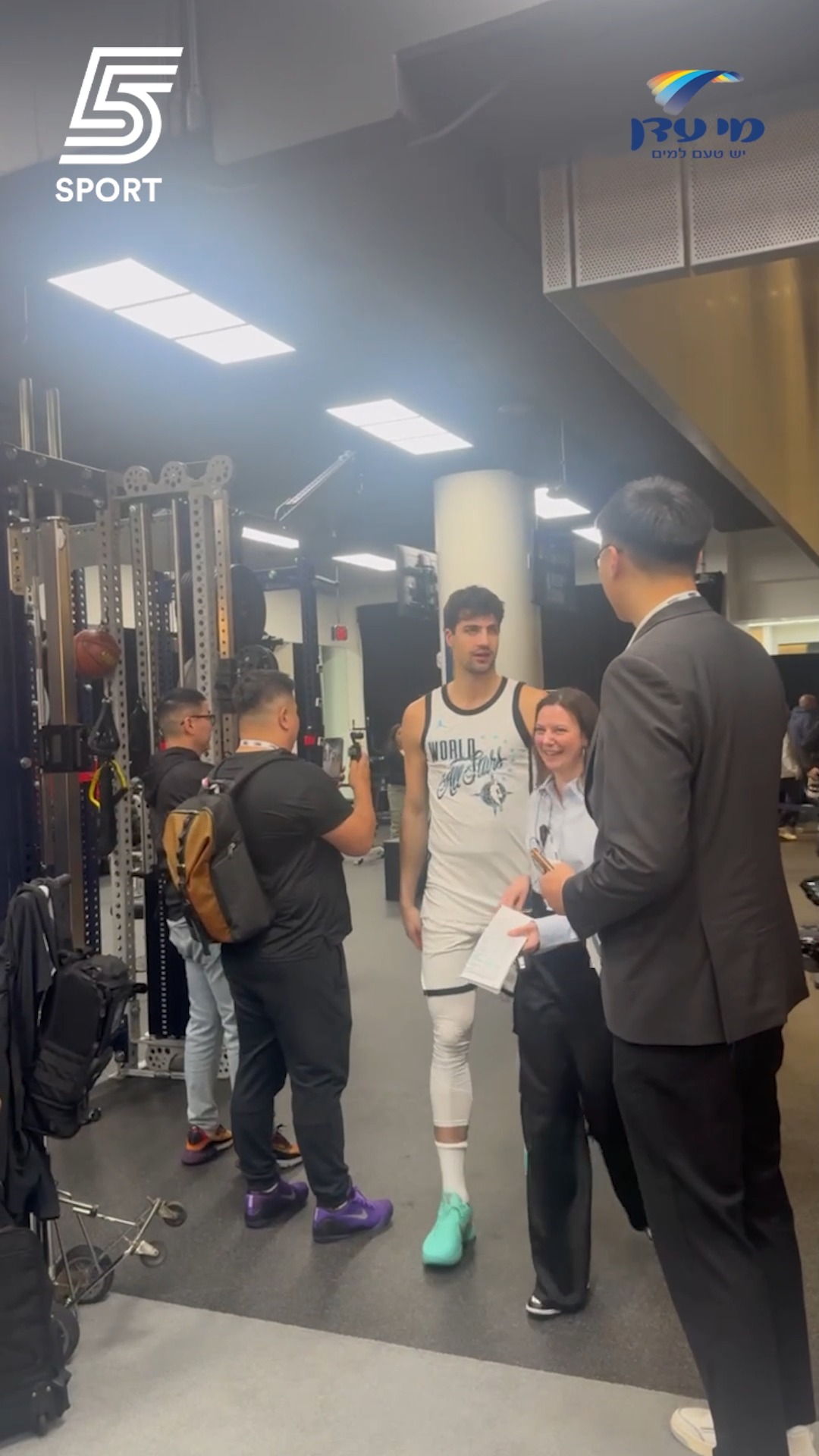 איך זה יושב עליו❓...