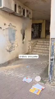 בני ברק -שוטרים זורקים רימוני הלם לבניין ולעבר עברים ושבים...