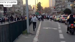 העימותים בבני ברק נמשכים מדורה הוצתה בכביש זבוטינסקי...