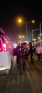 איבוד שליטה בבני ברק | לפני זמן קצר אוטובוס נחסם ברחוב...