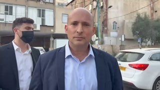 ראש הממשלה לשעבר, נפתלי בנט מהזירה בבני ברק:...