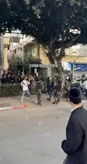האם באמת חיוני להוריד פאות לנשים חרדיות במסגרת הפעילות...