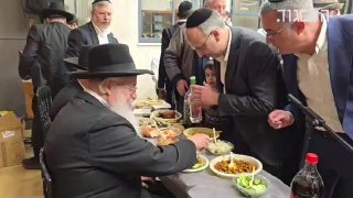 בארוע אזכרה לרגל ה30 לפטירת סבו הרב חיים אילוז זצ"ל. נכדו חיים...