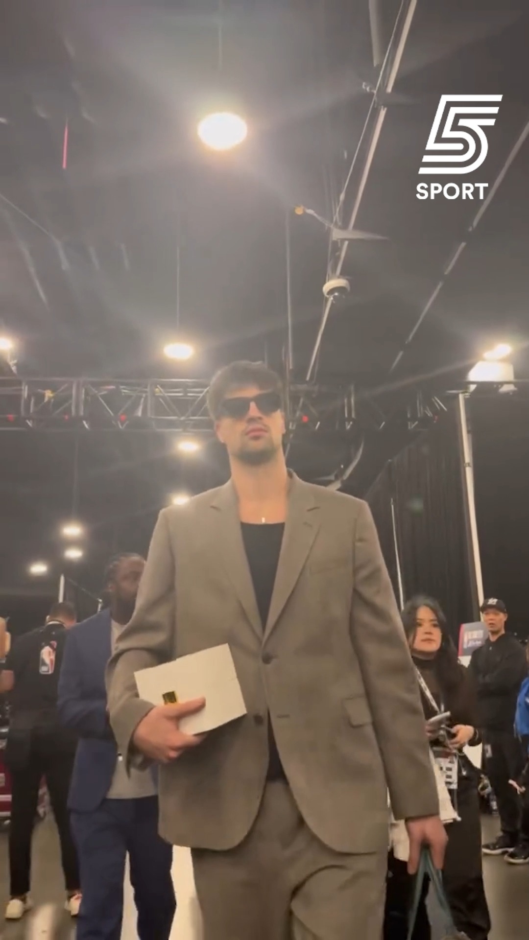 דני אבדיה הגיע בסטייל למשחק האולסטאר😎...