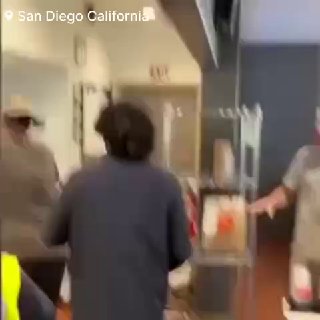 ארצות הברית: גבר חסר בית התחזה לסוכן פדרלי וחנק את מנהל...