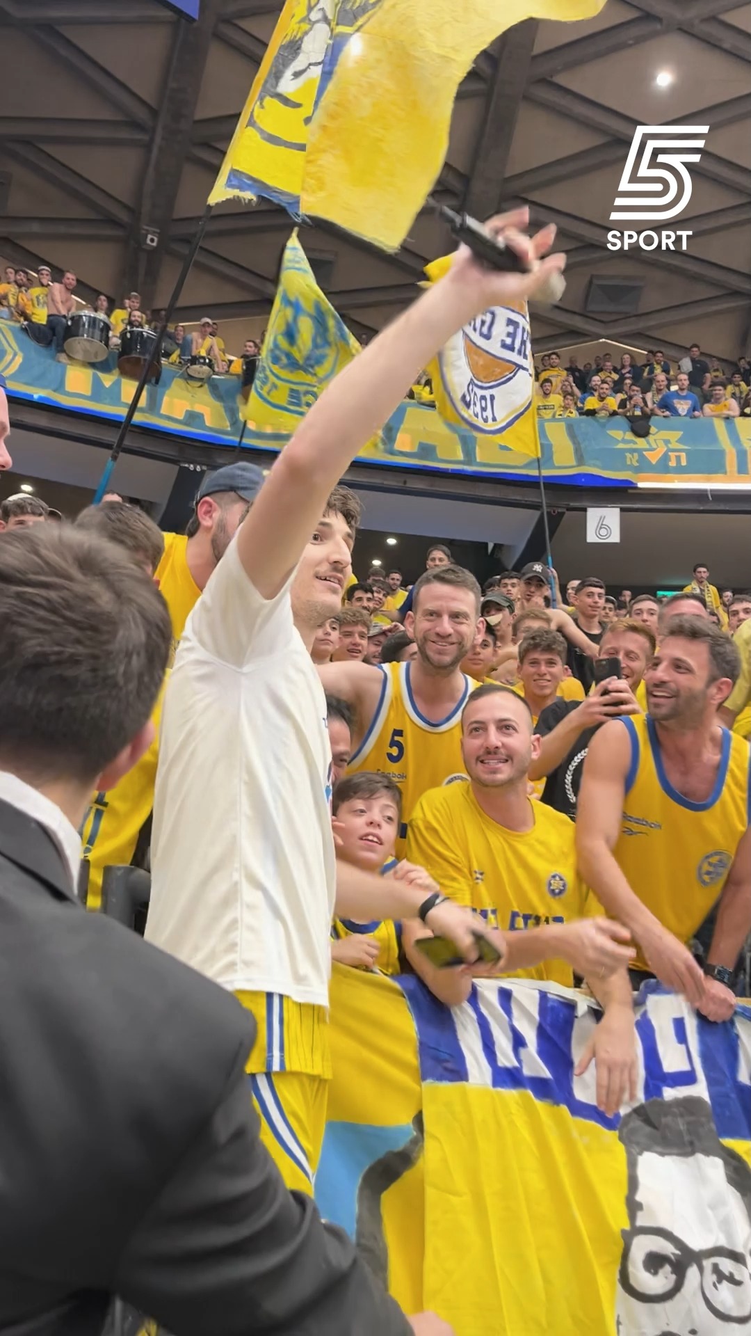 ה-M.V.P של הגמר עם הקהל הצהוב🌟...