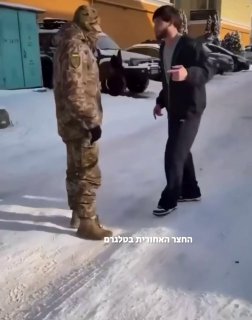 אזרח אוקראיני נלחם במגייס....