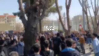 סטודנטים מפגינים בטהרן: מוות לחימנאי...