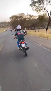 צפיפות גבוהה מאוד של כפיפות בטן מוטוריות....