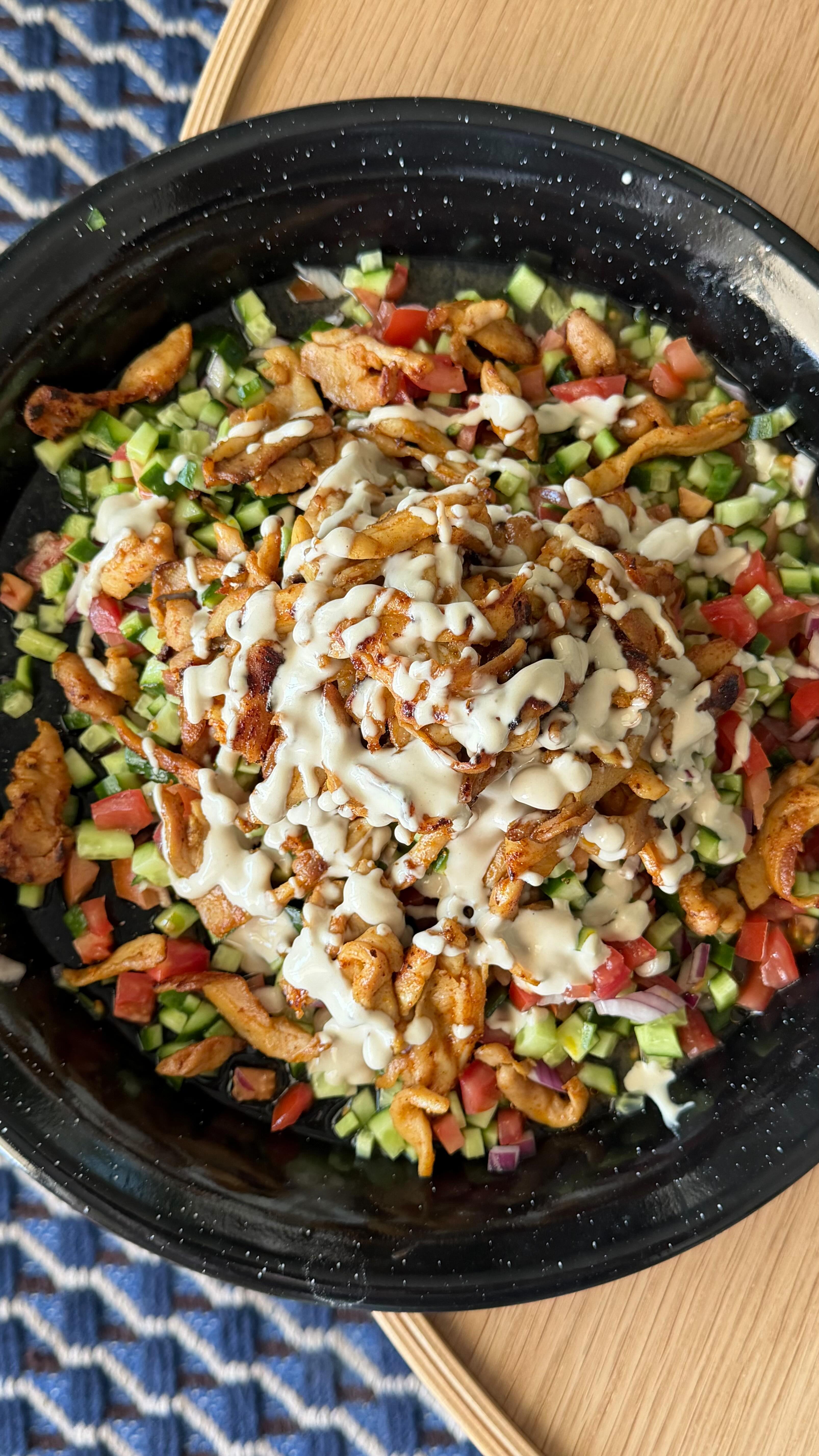 שווארמה פרגיות עם שיטת הכנה מושלמת שהופכת כל נתח עוף לצרוב...