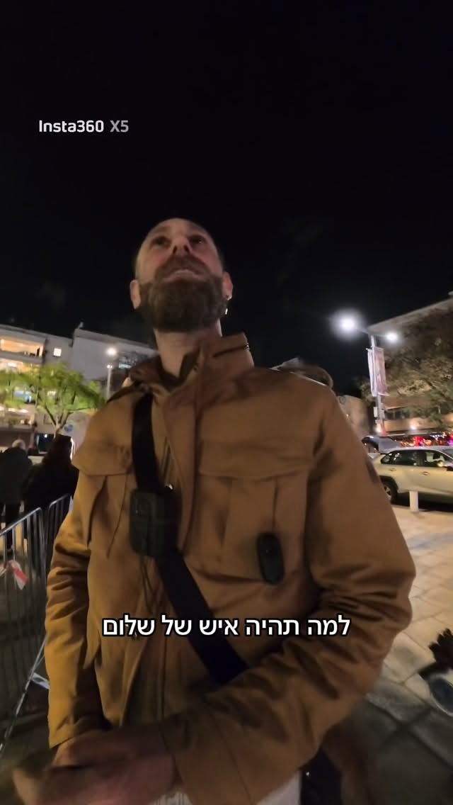 זה הבחור מ"עוכרים לנשק" שבעט במילואימניק על הרצפה עקב אחרי כל...