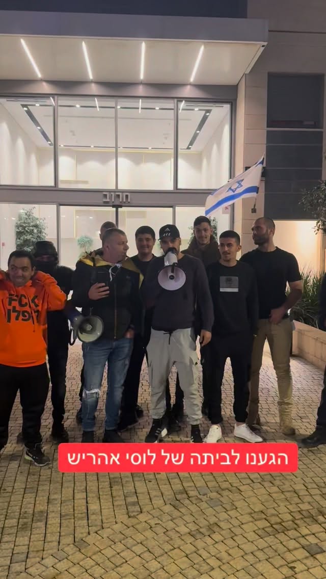 מרדכי דוד: הגענו לביתה של לוסי אהריש...