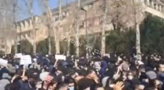 הסטודנטים של אוניברסיטת טהרן - תראו איזו כמות גדולה של...