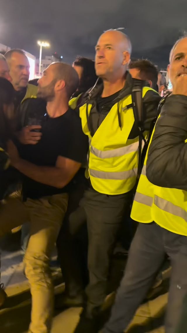 כמובן שמשטרת ישראל לא עושה כלום בנושא , אני מזכיר לכם זה אותם...