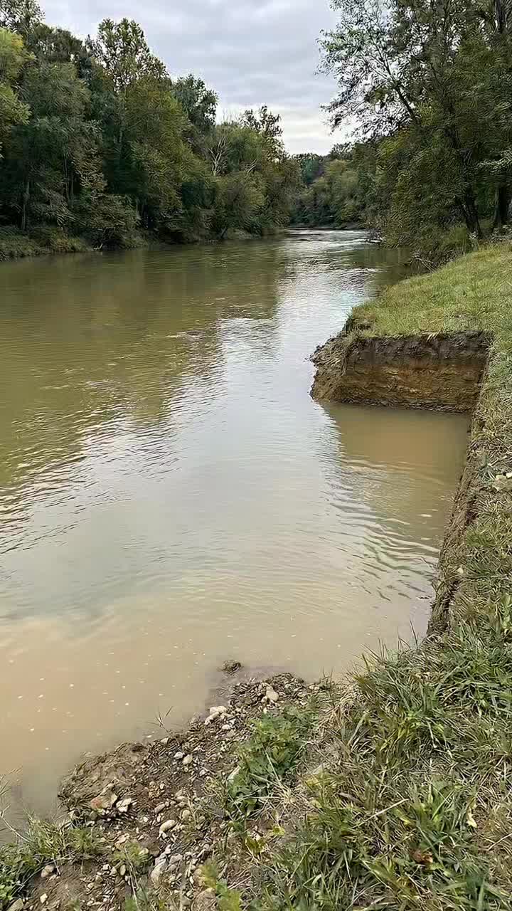 הם בנו בית מכולות מתחת למים 😳🌊 ...