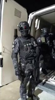 אלה לא כוחות מיוחדים- אלה חברים בקרטל סמים במקסיקו, חמושים כמו...