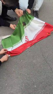 המחאות באיראן: סטודנטים שורפים את דגל המשטר באונ' אמיר כביר...