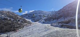 אתר החרמון םתוח למבקרים, האתר נצבע בלבן, הטמפ' 1°. קר מאוד. כעת...