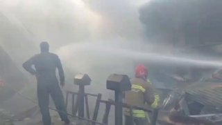 דיווח באיראן: מסוק צבאי התרסק בלב שוק פירות וירקות במחוז...