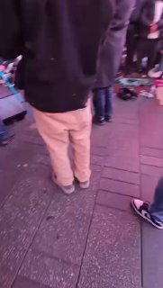 חבר שגר בניו יורק הפך מסתערב לכמה דקות והגיע לטיימס סקוור....