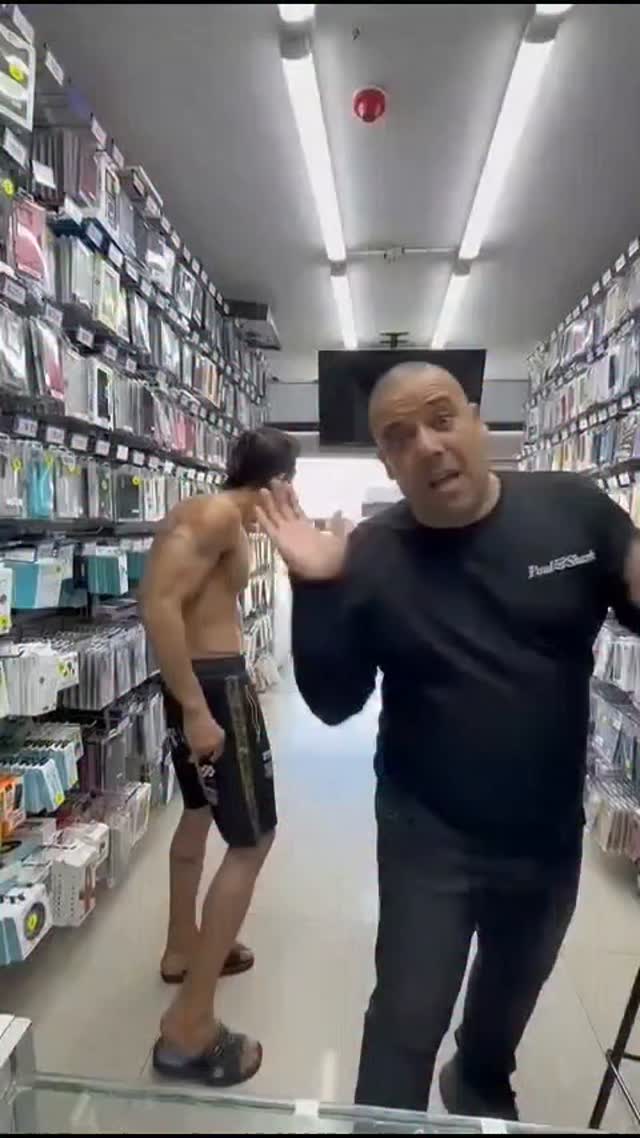 רמי מלמד את תרגיל הכאפות...