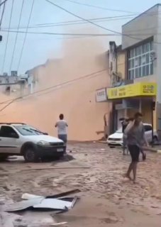 שיטפונות ומפולות באזור מינאש גראיש בברזיל. עשרות הרוגים...