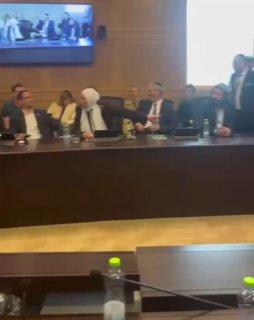 מהומה בכנסת: צבי סוכות לחברת הכנסת איימן חטיב יאסין:...