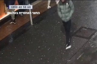 התיעוד הזה מגיע אלינו מאיטליה. מהגר תוקף אישה ברחוב...