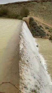 סכר ירוחם עולה על גדותיו. ...