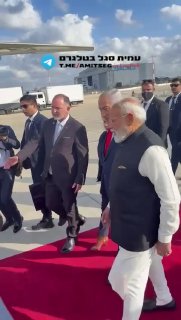 מודי נפרד בחיבוק...