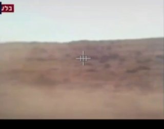 טנק יורה על מחבל ב-7 באוקטובר - ודורס אותו...