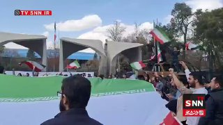 סטודנטים תומכי המשטר קוראים אללה אכבר מול שער אוניברסיטת...