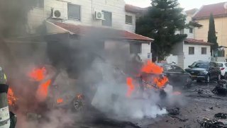 מזירת הנפילה במרכז (כבוי והצלה)...